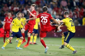 华体会hth-阿森纳险胜那不勒斯，莱万乌龙送礼德甲