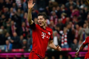 华体会-莱比锡险胜拜仁，莱万梅开二度欧冠