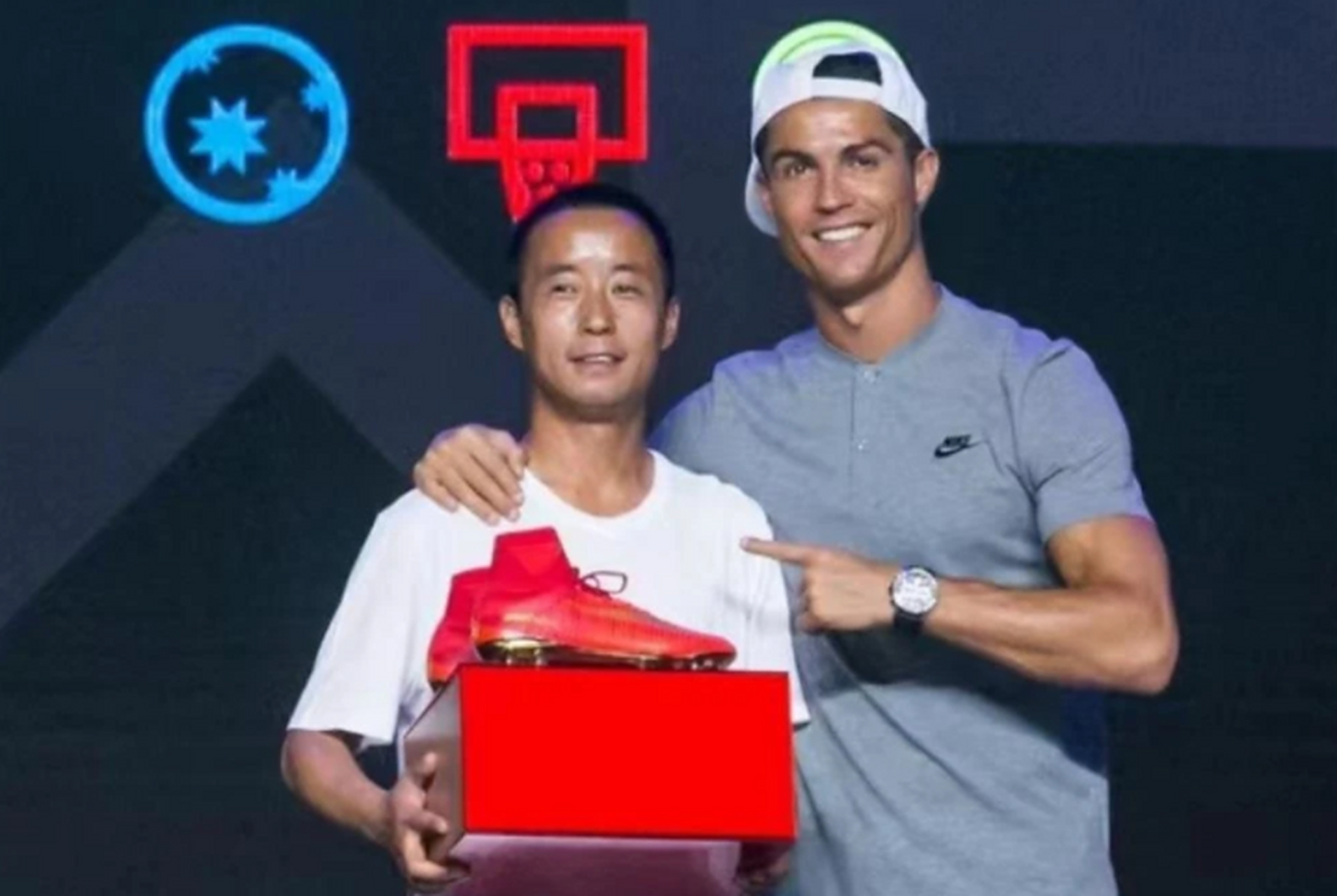 华体会官网-莱比锡战平里昂，C罗乌龙送礼世界杯的简单介绍  第1张