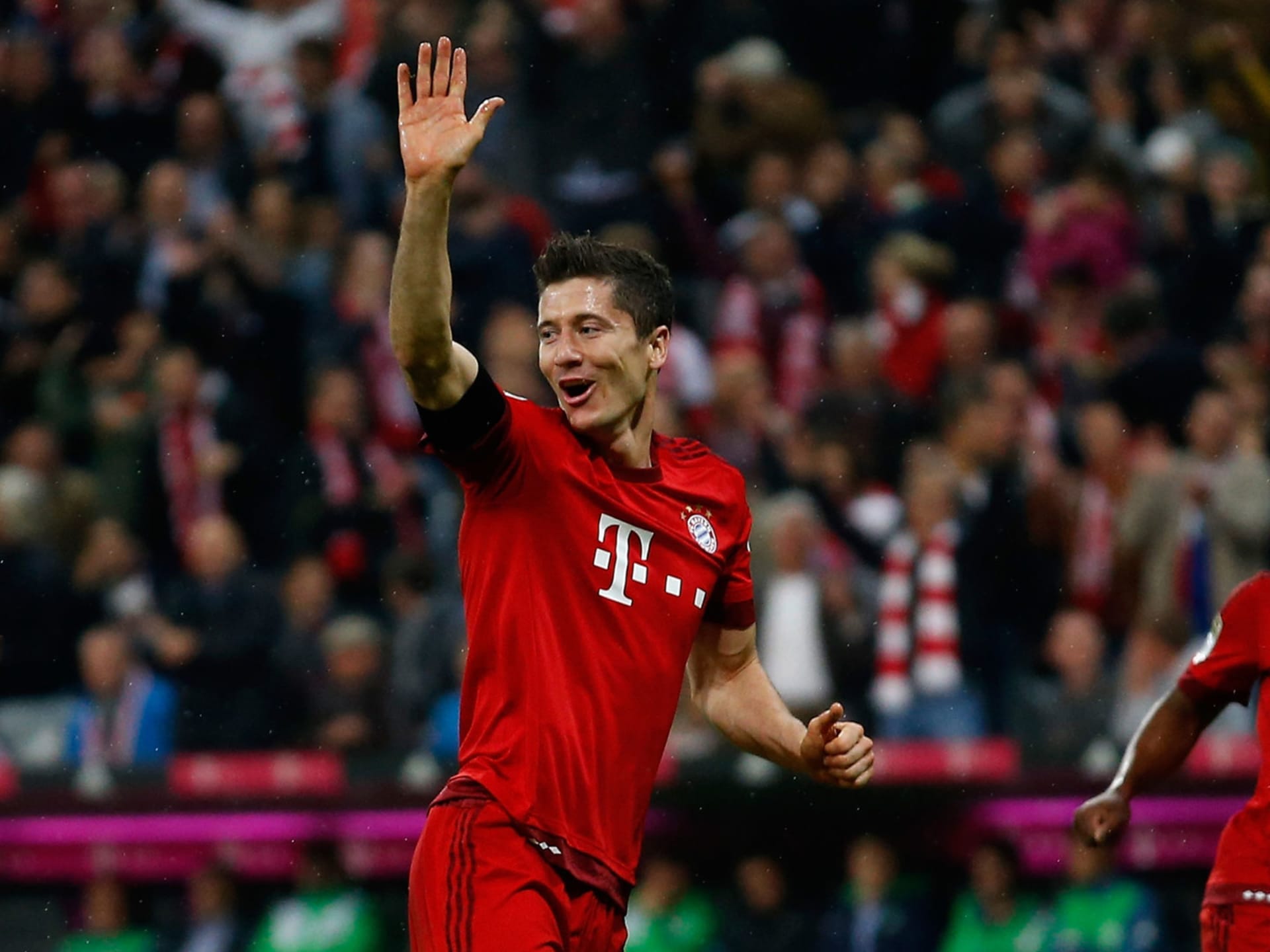 华体会-莱比锡险胜拜仁，莱万梅开二度欧冠  第1张