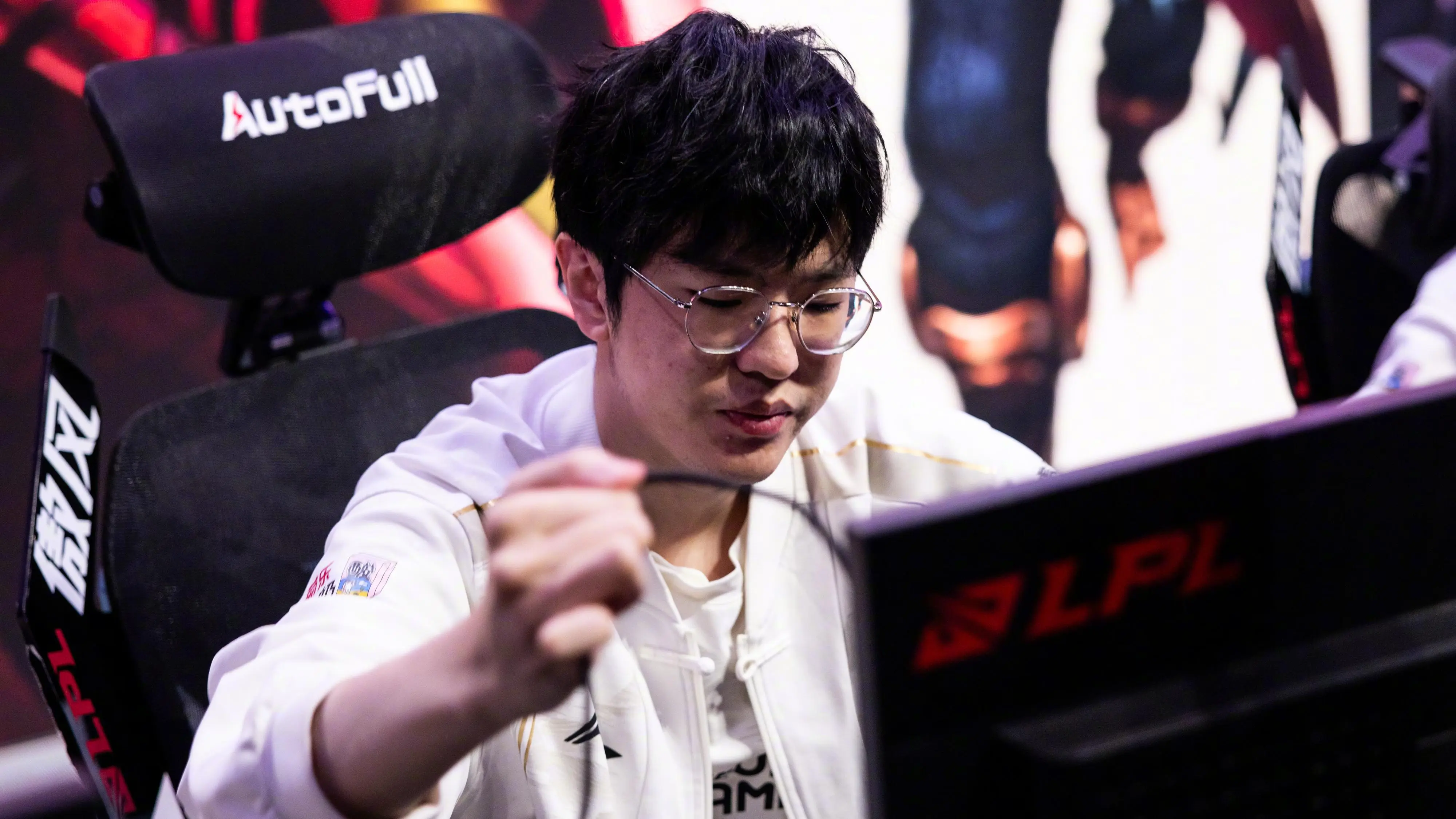 华体会体育-包含MAD横扫IG，Knight团战一打五入围赛3:2（首尔）的词条  第2张