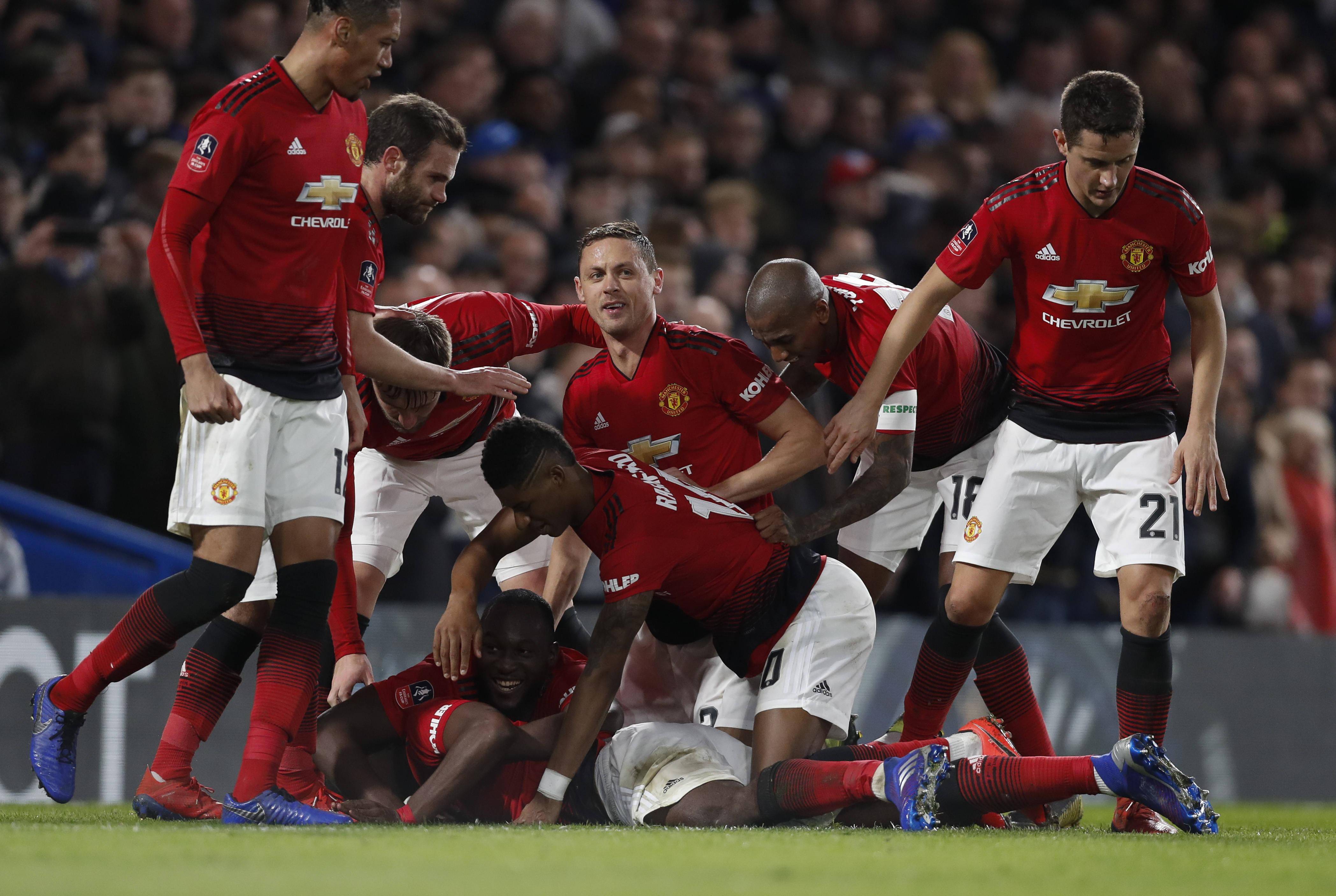 华体会体育-曼联横扫塞维利亚，阿尔巴统治全场的简单介绍  第1张